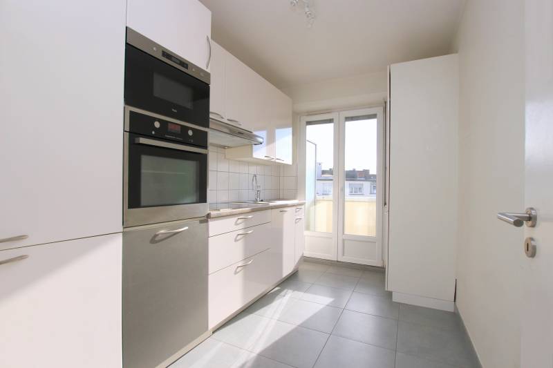 LOUE - STRASBOURG – CONTADES – BLD CLEMENCEAU – ETAGE ELEVE – APP. TRAVERSANT 4 PIECES 89 M² -  GRAND BALCON SUR COUR