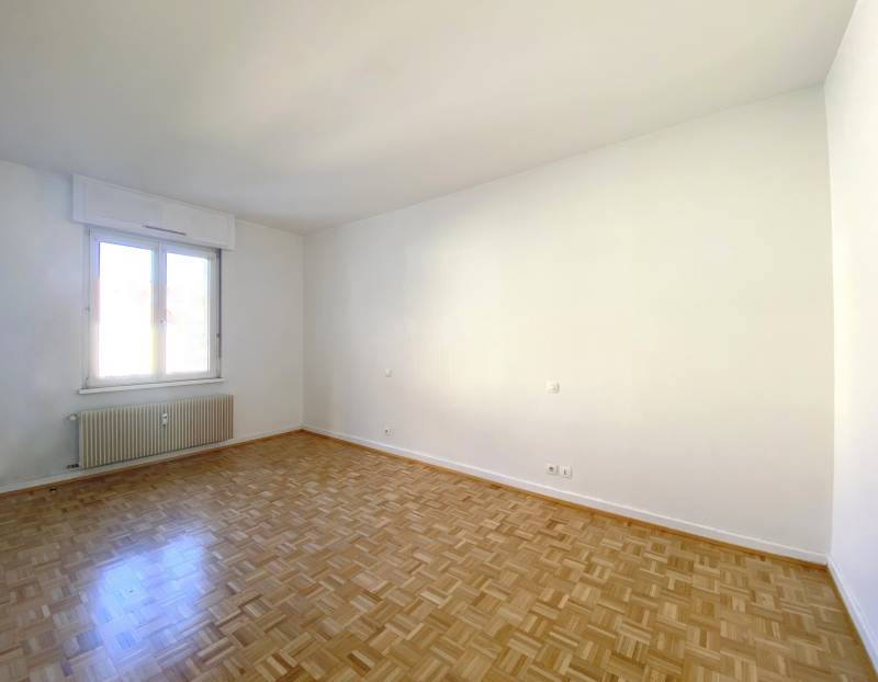 DEBUT NEUDORF - DERNIER ETAGE 6 PIECES 110 m²