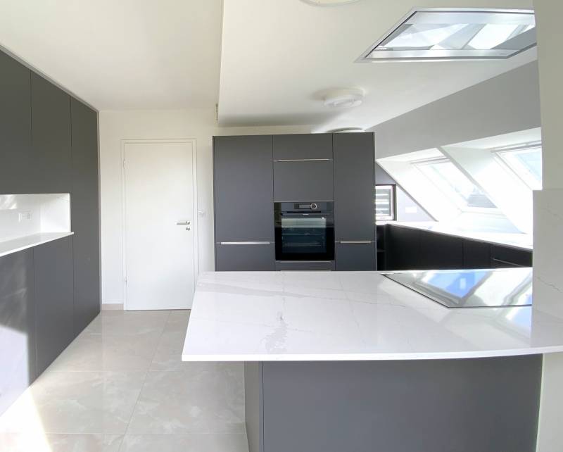 NEUDORF - PROX PLACE DU MARCHE - ATTIQUE 150 m² TERRASSES 60 M², 2 GARAGES ET ASCENSEUR.