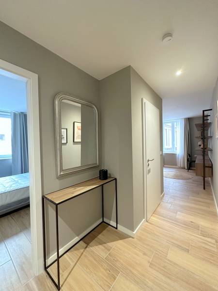 CENTRE VILLE PROX MUSEE ART MODERNE– APP. MEUBLE 3 PIECES HAUT DE GAMME – NEUF 60,17M²