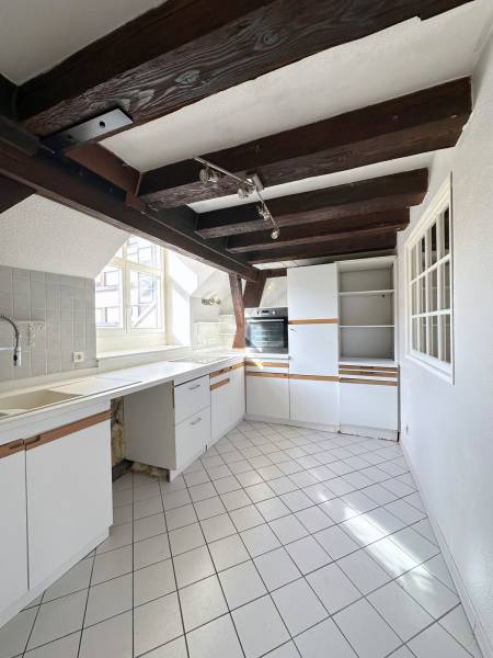 VENDU - RARE – STRASBOURG - CENTRE HISTORIQUE PETITE FRANCE VUE DEGAGEE EAU – DERNIER ETAGE - APPARTEMENT 5 PIECES 129 M².