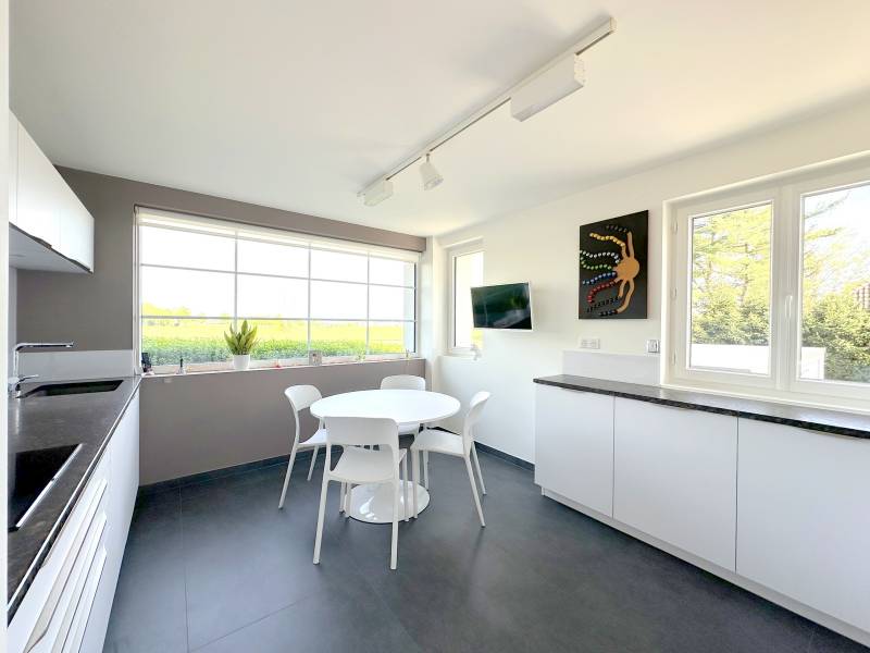 VENDU - NORD STRASBOURG – A 10 MINUTES DU CENTRE – MAISON D’ARCHITECTE 218 m² - 6 PIECES – RARE DPE A - PISCINE –  JARDIN - 5 GARAGES