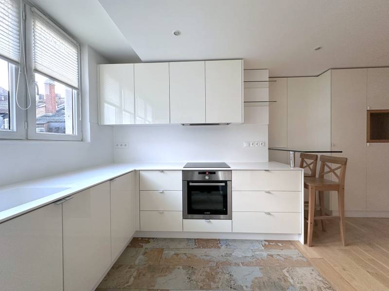 STRASBOURG – ORANGERIE – PROX. INSTITUTIONS EUROPEENES - APPARTEMENT 4 PIECES ENTIEREMENT RENOVE AVEC BALCON - CAVE