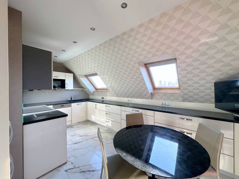 SOUS COMPROMIS - STRASBOURG – DEBUT ROBERTSAU - PROX COMMERCES ET TRAM – DERNIER ETAGE - APPARTEMENT 6 PIECES - 138 M² - 2 TERRASSES – CAVES – 2 STATIONNEMENTS -