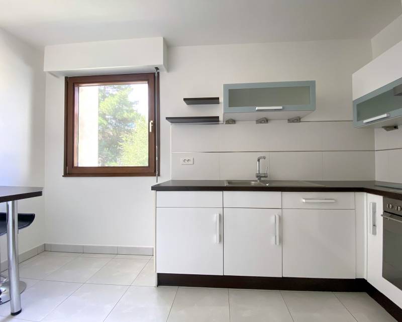 VENDU - ORANGERIE PROX. INSTITUTIONS EUROPEENNES ET PARC BEAU 2 PIECES AVEC  BALCON - PARKING