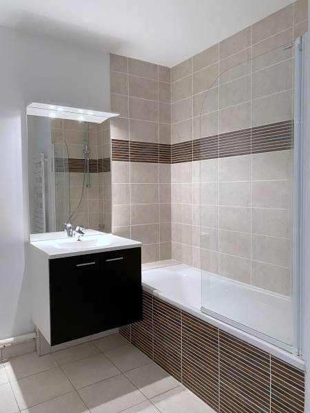 VENDU - Neudorf dans immeuble bbc - appartement 4 pieces avec terrasse et parking dans un ilot de verdure