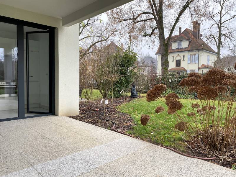 A PROXIMITE DU PARC DE L'ORANGERIE- 3 PIECES A LOUER  AVEC JARDIN ET GARAGE