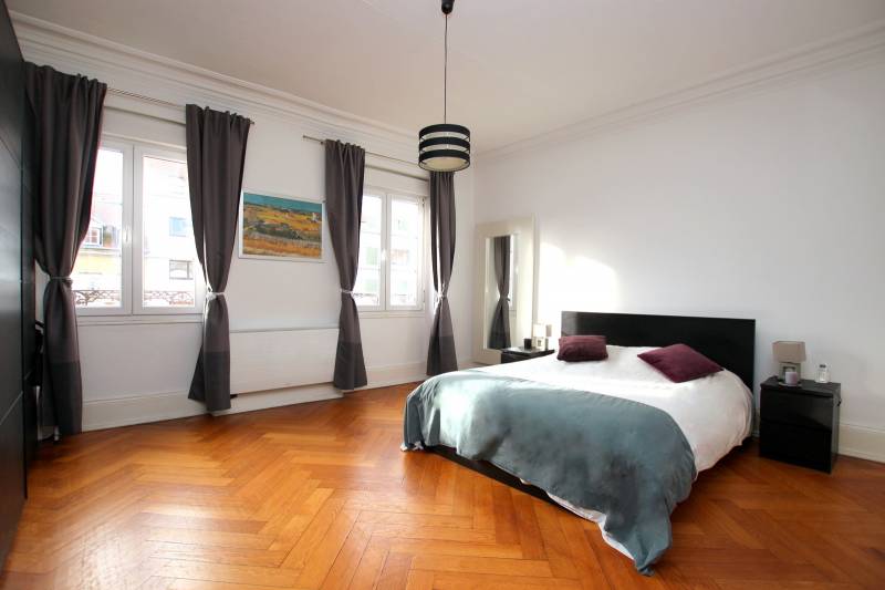 CENTRE VILLE APPARTEMENT 5 PIECES RENOVE VUE DEGAGEE - PARKING