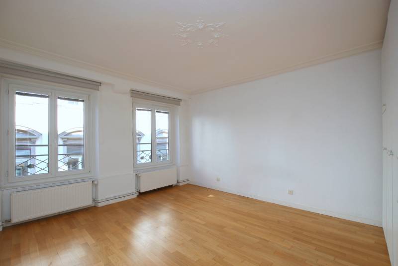 STRASBOURG HYPERCENTRE – RUE DU DOME - DERNIER ETAGE – APPARTEMENT 4 PIECES -TERRASSE 24 M² VUE CATHEDRALE – CAVE