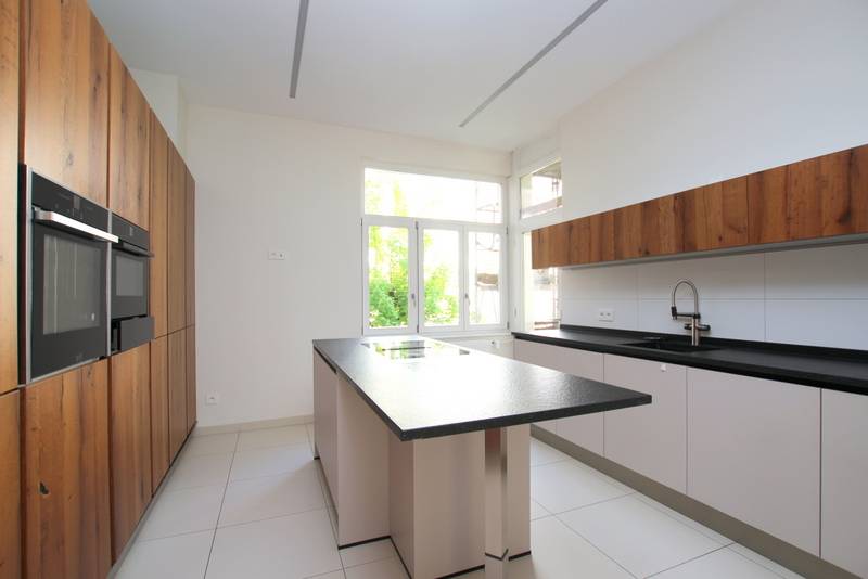 STRASBOURG – ORANGERIE - SUPERBE APPARTEMENT BOURGEOIS D’ANGLE 8 PIECES - 245 M² - ENTIEREMENT RENOVE - 2 BALCONS – 3 MANSARDES - CAVE -