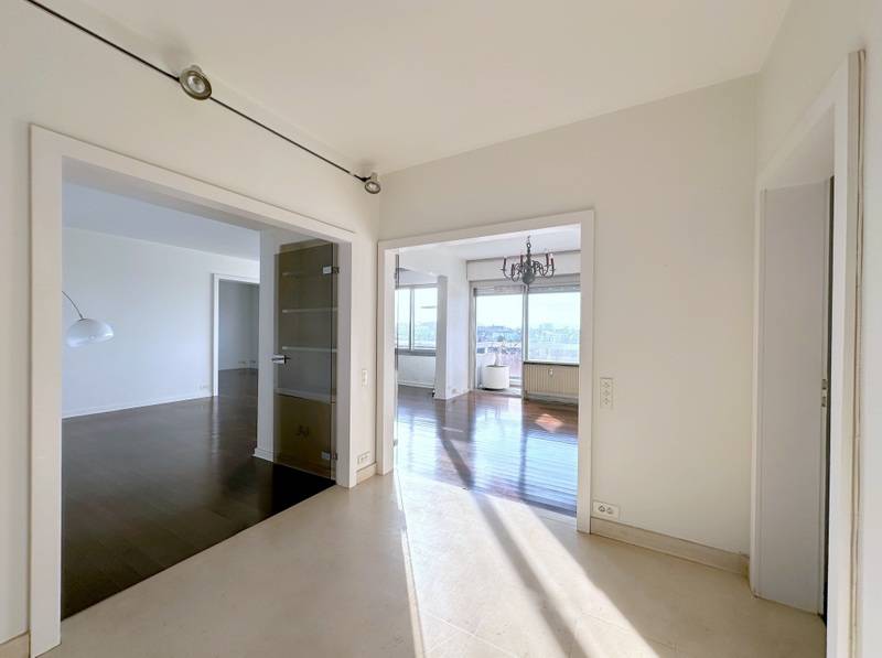 STRASBOURG - ORANGERIE PROX. PARC ET INSTITUTIONS EUROPEENNES – SUPERBE APPARTEMENT EN ETAGE ELEVE – 5 PIECES – 134 M² –  TERRASSE – VUE DEGAGEE - GARAGE