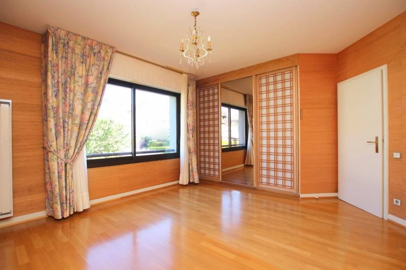 VENDU - CONTADES LUMINEUX 5 PIECES AVEC TERRASSE ET GARAGE