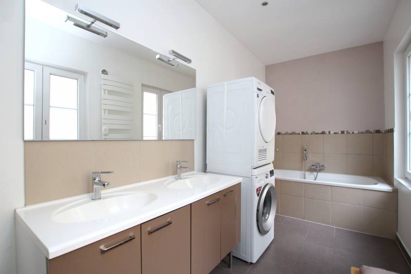 CENTRE VILLE APPARTEMENT 5 PIECES RENOVE VUE DEGAGEE - PARKING