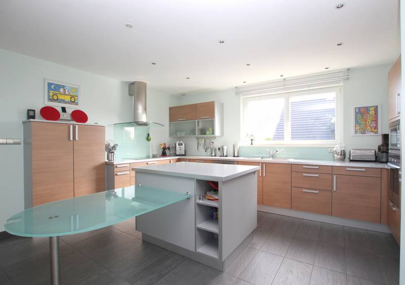 LA WANTZENAU VILLAGE – MAISON D’EXCEPTION 214 M² AVEC PISCINE POOL HOUSE – JARDIN PAYSAGE - DOUBLE GARAGE