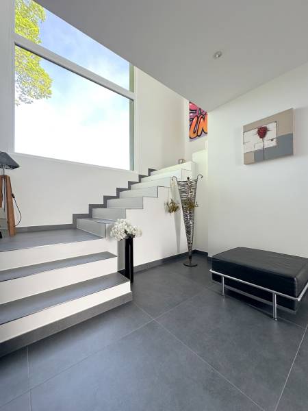 VENDU - NORD STRASBOURG – A 10 MINUTES DU CENTRE – MAISON D’ARCHITECTE 218 m² - 6 PIECES – RARE DPE A - PISCINE –  JARDIN - 5 GARAGES