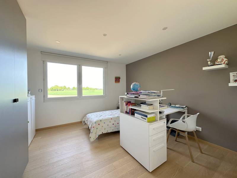 VENDU - NORD STRASBOURG – A 10 MINUTES DU CENTRE – MAISON D’ARCHITECTE 218 m² - 6 PIECES – RARE DPE A - PISCINE –  JARDIN - 5 GARAGES