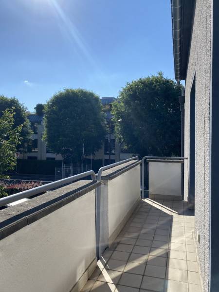 VENDU - CONTADES LUMINEUX 5 PIECES AVEC TERRASSE ET GARAGE