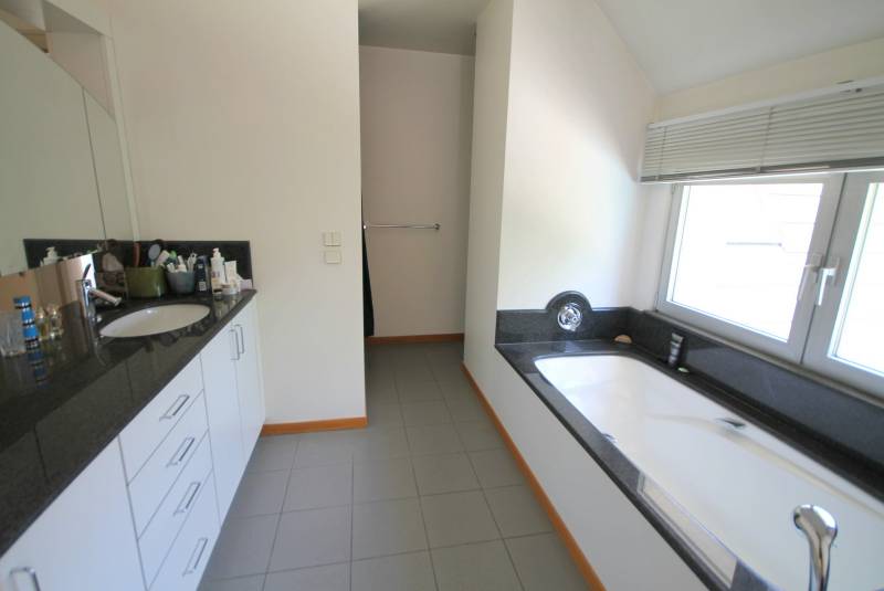 ROBERTSAU MAISON D’ARCHITECTE AVEC PISCINE ET 5 STATIONNEMENTS