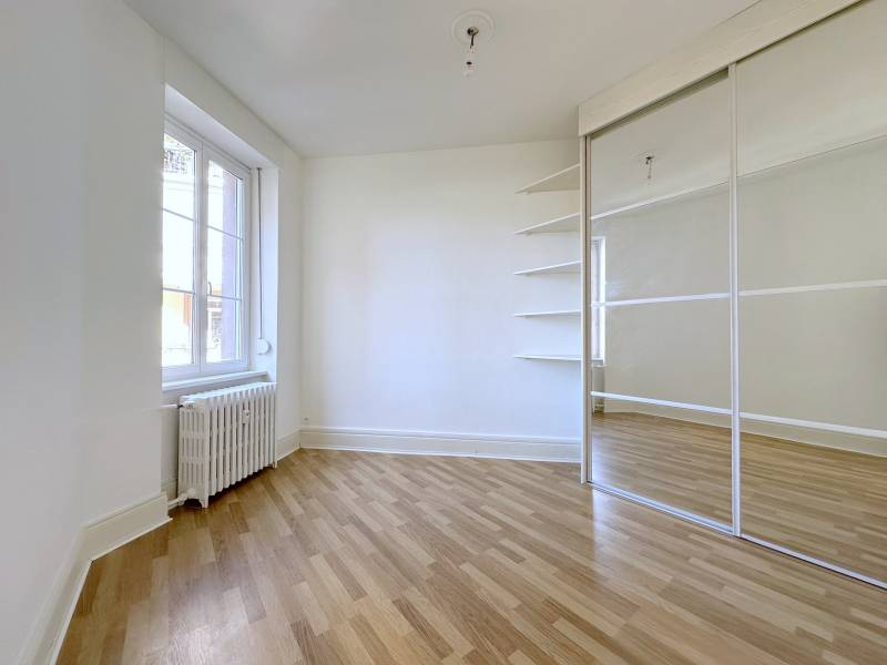 LOUE - STRASBOURG – ORANGERIE – APPARTEMENT BOURGEOIS 5 PIECES – ENTIEREMENT RENOVE – ASCENSEUR - CAVE