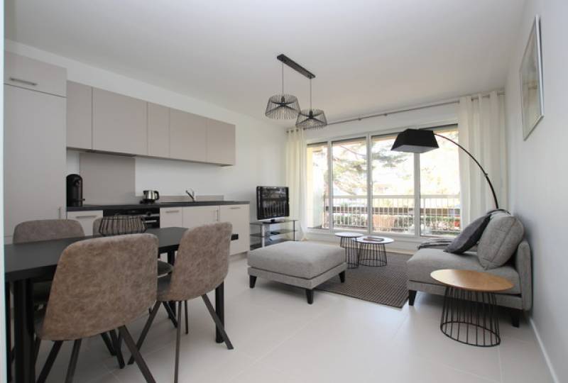 STRASBOURG CONTADES – RUE ERWIN – AU CALME – APPARTEMENT MEUBLE – 2 PIECES 58 M² - 2 BEAUX BALCONS – PARKING