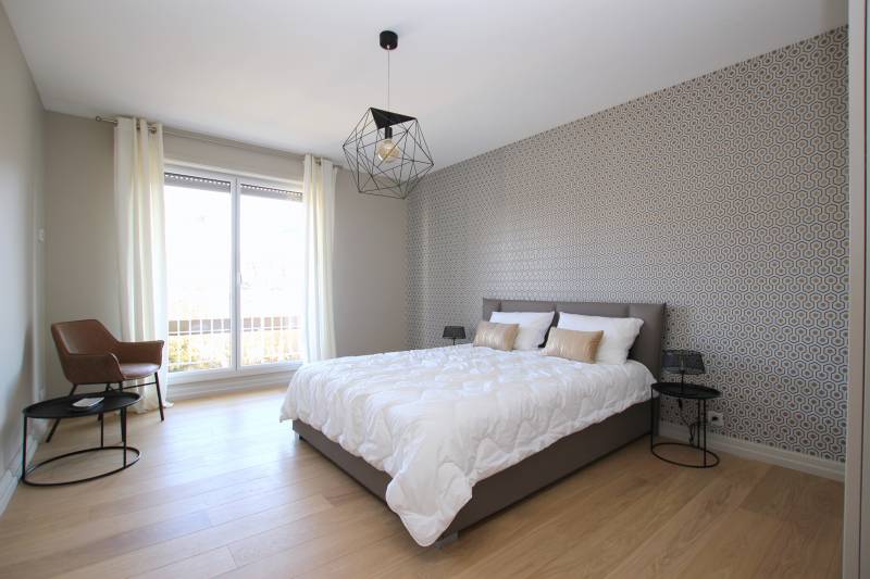 RUE ERWIN 2 PIECES MEUBLE VUE SUR L'EAU