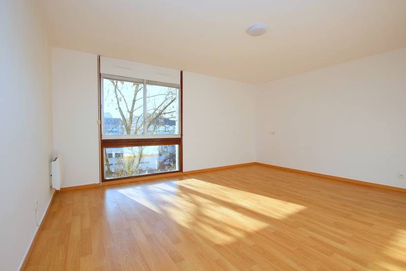 STRASBOURG RESIDENCE SENIOR « LES JARDINS D’ALSACE » - BEAU 2 PIECES 51 m² - ENTIEREMENT REPEINT - CAVE ET PARKING