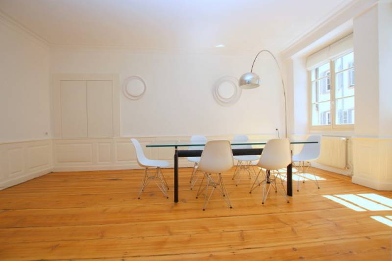 RUE DES HALLEBARDES - APPARTEMENT RENOVE  ENTIEREMENT MEUBLE - 5 PIECES