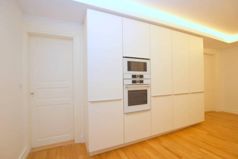 RUE DES HALLEBARDES - APPARTEMENT RENOVE  ENTIEREMENT MEUBLE - 5 PIECES