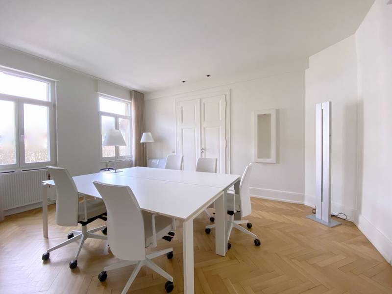 STRASBOURG – ORANGERIE – BEL APPARTEMENT D’ANGLE - 5 PIECES DANS IMMEUBLE BOURGEOIS - JARDIN COMMUN - ETAGE ELEVE ASCENSEUR – ACTIVITE PROF. ACCEPTEE