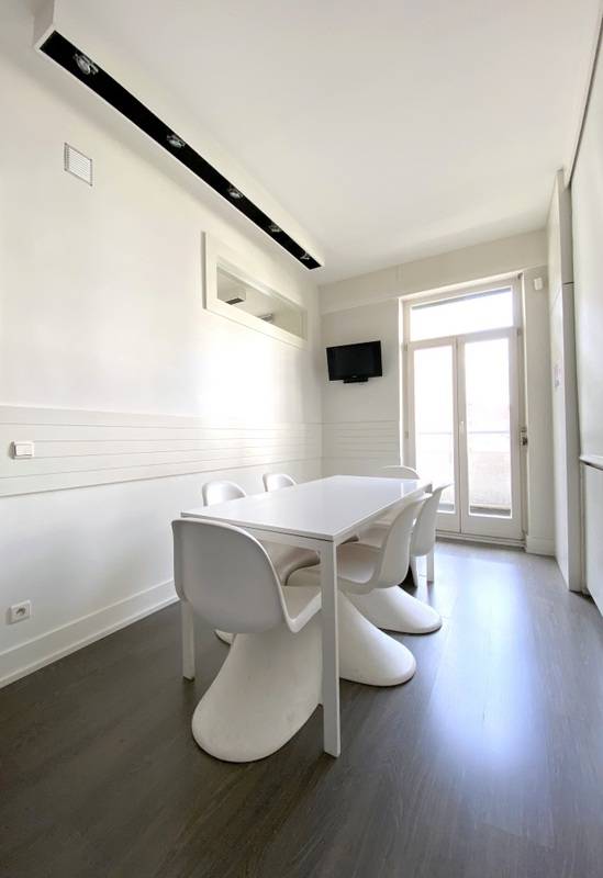 STRASBOURG – ORANGERIE – BEL APPARTEMENT D’ANGLE - 5 PIECES DANS IMMEUBLE BOURGEOIS - JARDIN COMMUN - ETAGE ELEVE ASCENSEUR – ACTIVITE PROF. ACCEPTEE