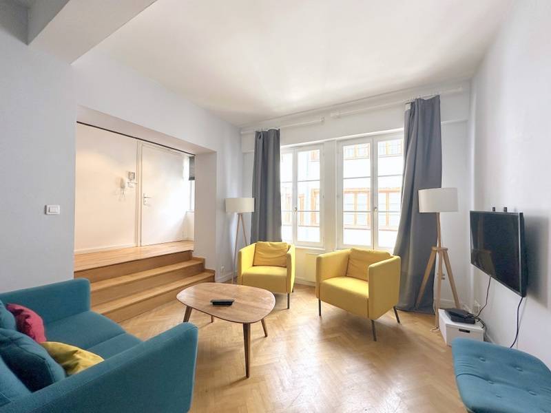 STRASBOURG – HYPER CENTRE RUE DES GRANDES ARCADES AU CALME SUR COUR - APPARTEMENT  MEUBLE - 45,56 m² - EN ETAGE ELEVE AVEC ASCENSEUR -