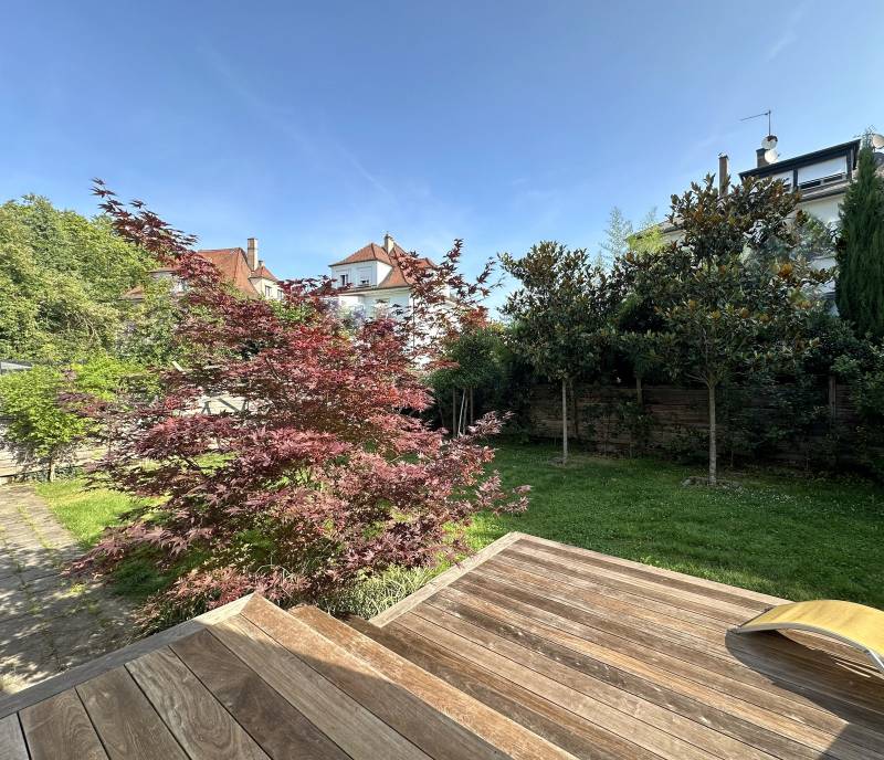 NOUVEAU PRIX - STRASBOURG – QUARTIER DES QUINZE – MAISON BOURGEOISE  1930 - 11 PIECES - 300 m² + ESPACE DETENTE 50 m² - JARDIN PAYSAGE – GARAGE