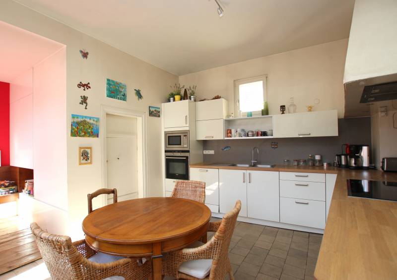 VENDU - Hyper centre dans un immeuble du 17ème siècle, magnifique appartement de maître