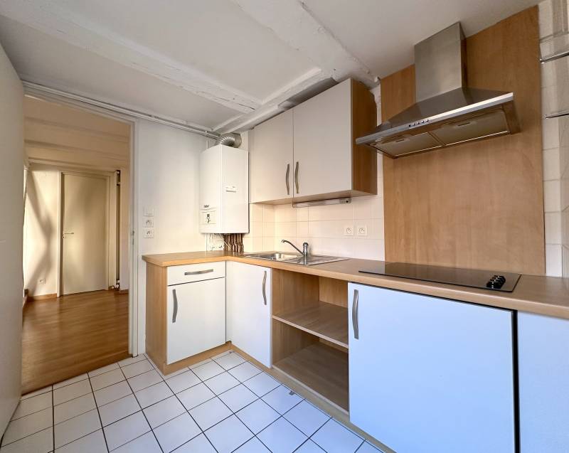 SOUS COMPROMIS - STRASBOURG - HYPERCENTRE – RUE DU DOME – DERNIER ETAGE – GRAND STUDIO 37,15 M²