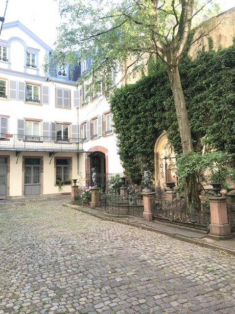 HYPER CENTRE – GRAND RUE - RARE - 3 PIECES MEUBLE