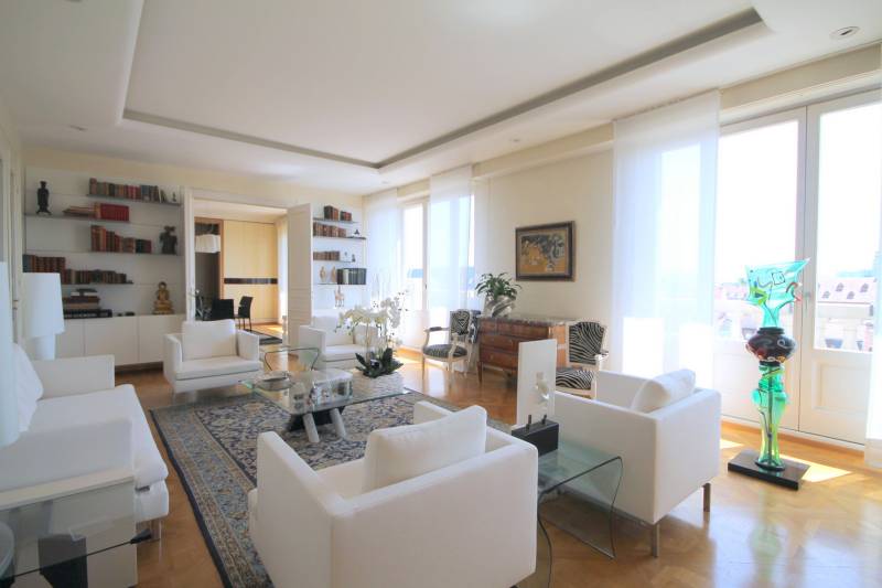 VENDU - CENTRE VILLE Prestigieux Immeuble de l'ESCA Appartement entièrement rénové 250 m² en dernier étage avec Balcon et Garage