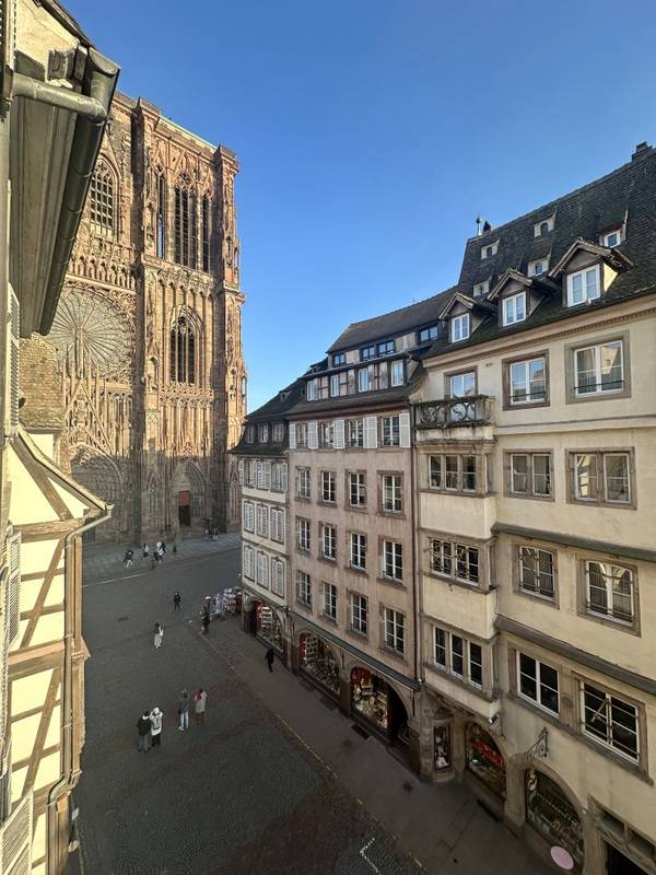STRASBOURG – CENTRE VILLE CATHEDRALE – BEAU STUDIO 28,5 m² - RARE DPE C - ENTIEREMENT REPEINT –- IMMEUBLE 19ème