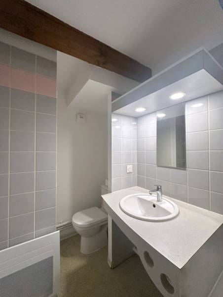 STRASBOURG – CENTRE VILLE CATHEDRALE – BEAU STUDIO 28,5 m² - RARE DPE C - ENTIEREMENT REPEINT –- IMMEUBLE 19ème