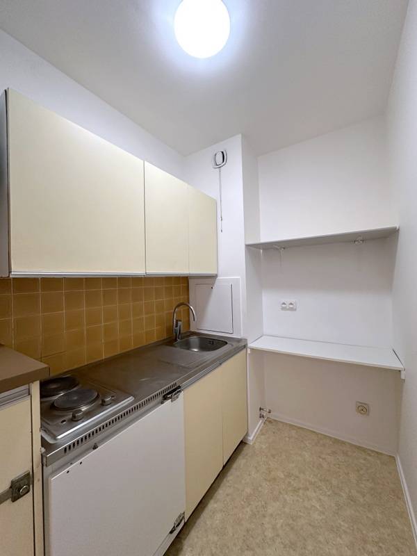 STRASBOURG RESIDENCE SENIOR « LES JARDINS D’ALSACE » - BEAU 2 PIECES 51 m² - ENTIEREMENT REPEINT - CAVE ET PARKING