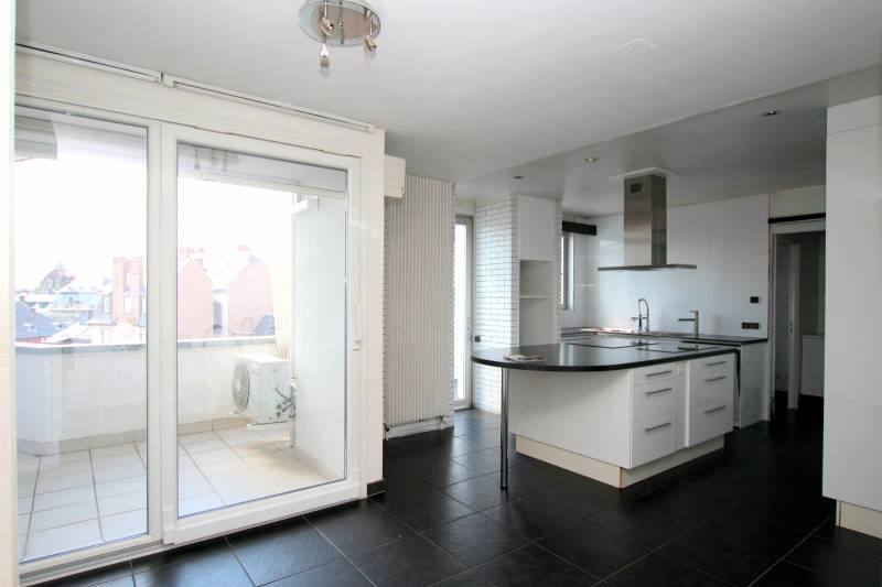 VENDU - CONTADES SUR PARC rue de Turenne appartement en dernier étage 7 pièces 264 m² avec grands balcons et garage