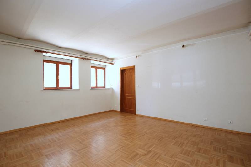 EXCLUSIVITE - ORANGERIE – APPARTEMENT EN ENTRESOL 2/3 PIECES  70 M²