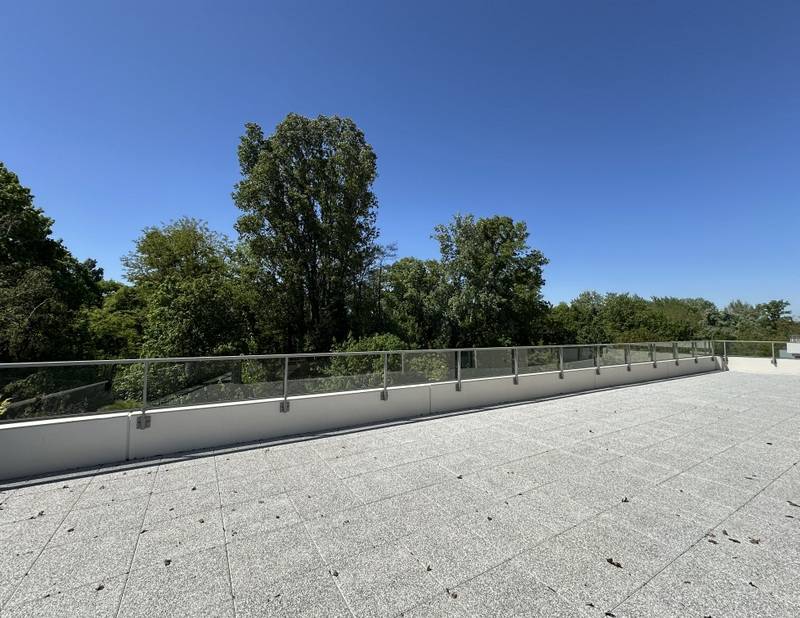 STRASBOURG – DEBUT ROBERTSAU - PROX COMMERCES ET TRAM – SUPERBE ATTIQUE  7 PIECES – 187,4 m² - TERRASSE 107 m² – CAVES – 2 PARKINGS -