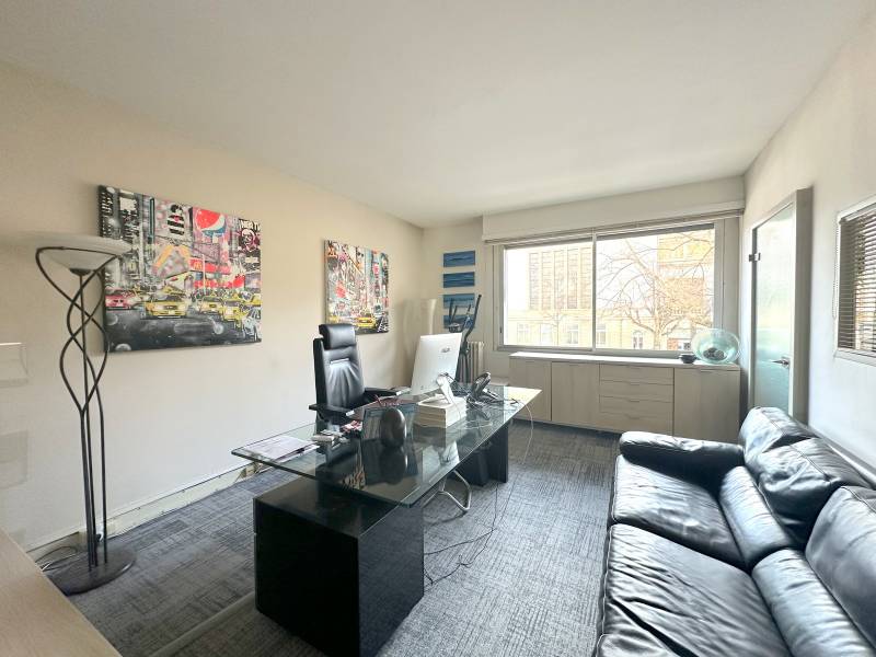 STRASBOURG – ORANGERIE – BUREAUX 4 PIECES CLIMATISES– CAVE – GARAGE – ASCENSEUR ACCESSIBLE DE PLAIN-PIED