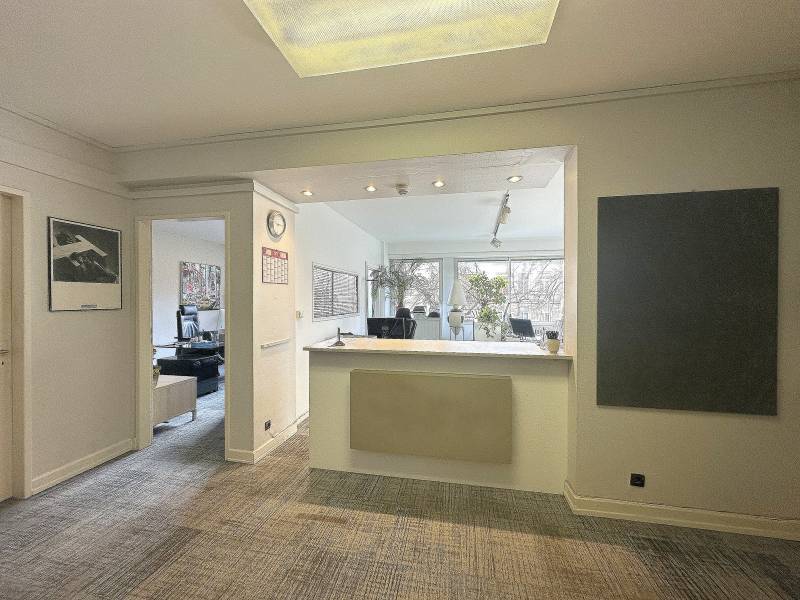 VENDU - STRASBOURG – ORANGERIE – BUREAUX 4 PIECES CLIMATISES– CAVE – GARAGE – ASCENSEUR ACCESSIBLE DE PLAIN-PIED